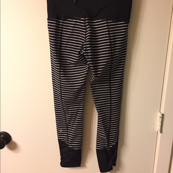 Lululemon Runday Crop Parallel Stripe Blk/Wht Sz2 - Picture 6 of 8